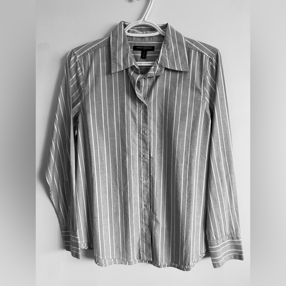 Banana Republic Gray Striped Button-Up